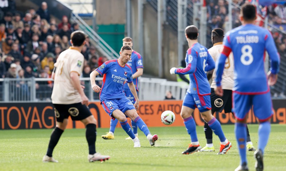 Brèves Actus: FC Lorient - OL : Sans Lacazette, les Gones reprennent leur marche en avant thumbnail